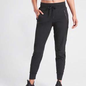 Athleta Trekkie jogger, black travel pants